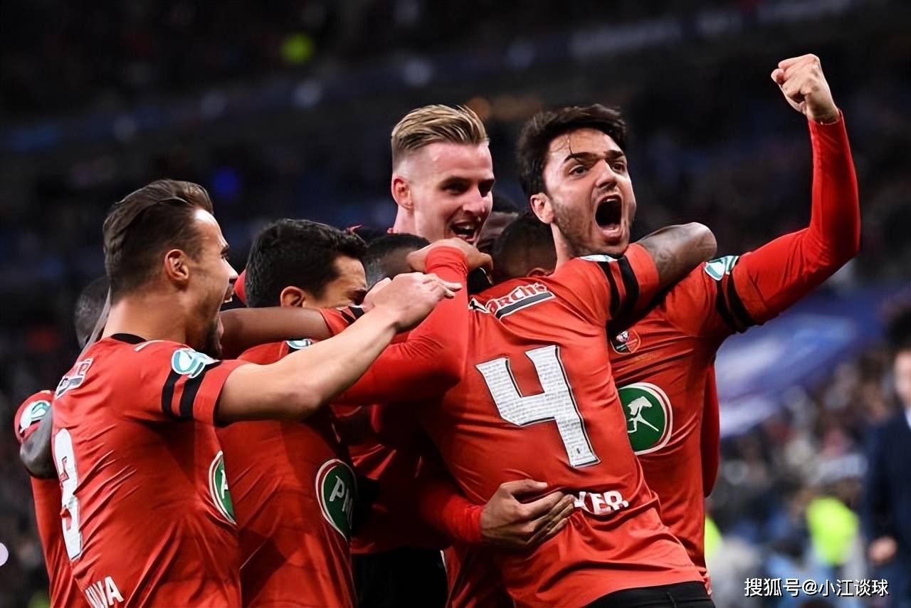 纽卡斯尔主场狂攻vs本菲卡穆帅铁阵